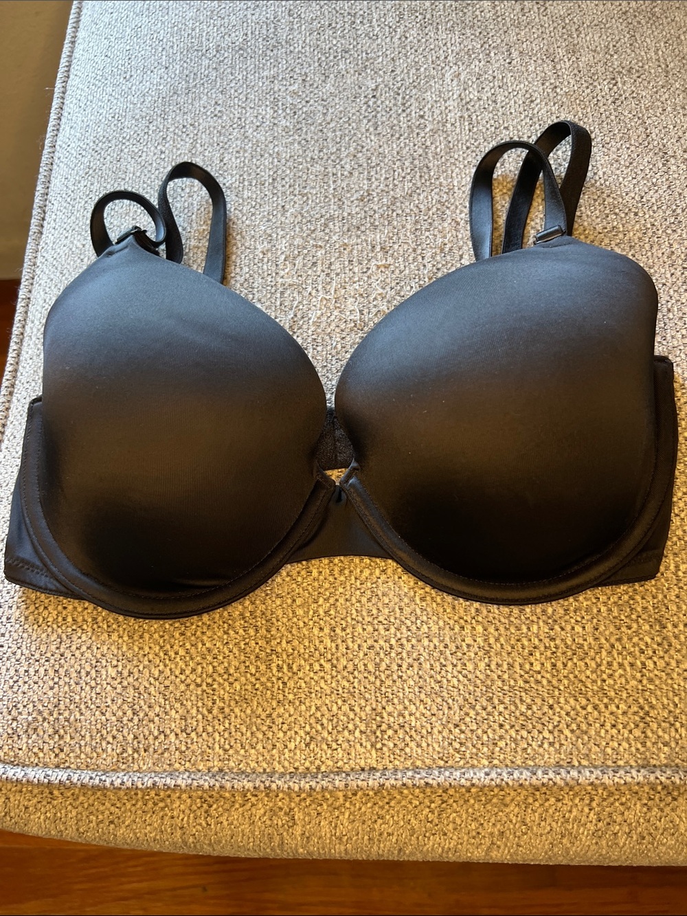 Victoria's Secret Black Smooth Molded Bra